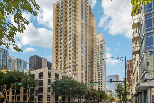 $210,000 | 70 West Huron Street, Unit 2210, Chicago, IL 60654