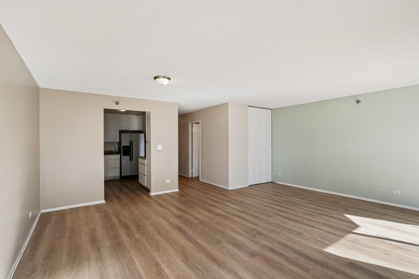 70 West Huron Street, Unit 2210 Chicago, IL 60654 - Photo 7 of 18 a view of an empty room with closet and a window
