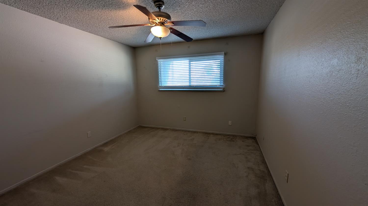 404 Fall Avenue Madera, CA 93637 - Photo 12 of 23