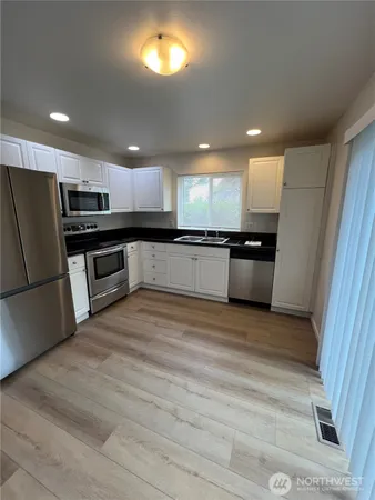 $3,150 | 26746 230th Place Southeast, Maple Valley, WA 98038