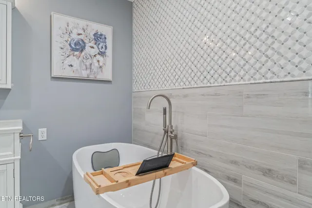 $480,000 | 744 Butler Drive, Loudon, TN 37774