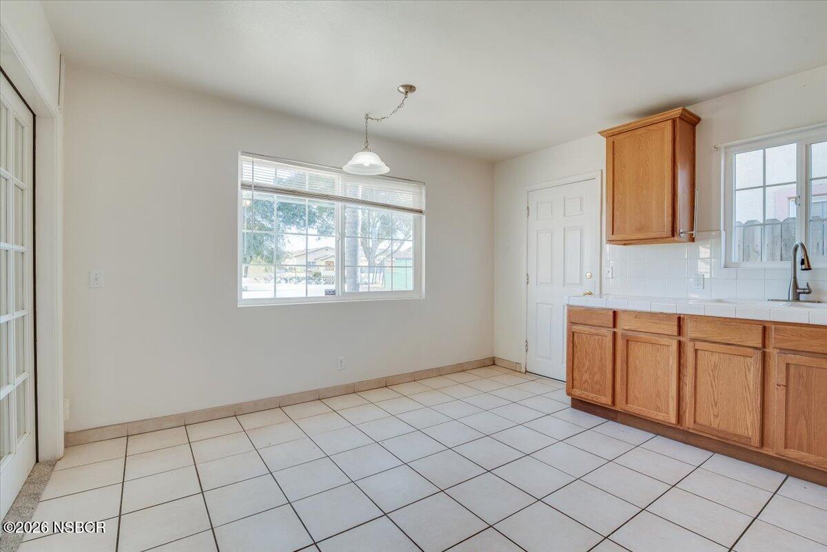 533 North G Street Lompoc, CA 93436 - Photo 17 of 32 a view of cabinets and window