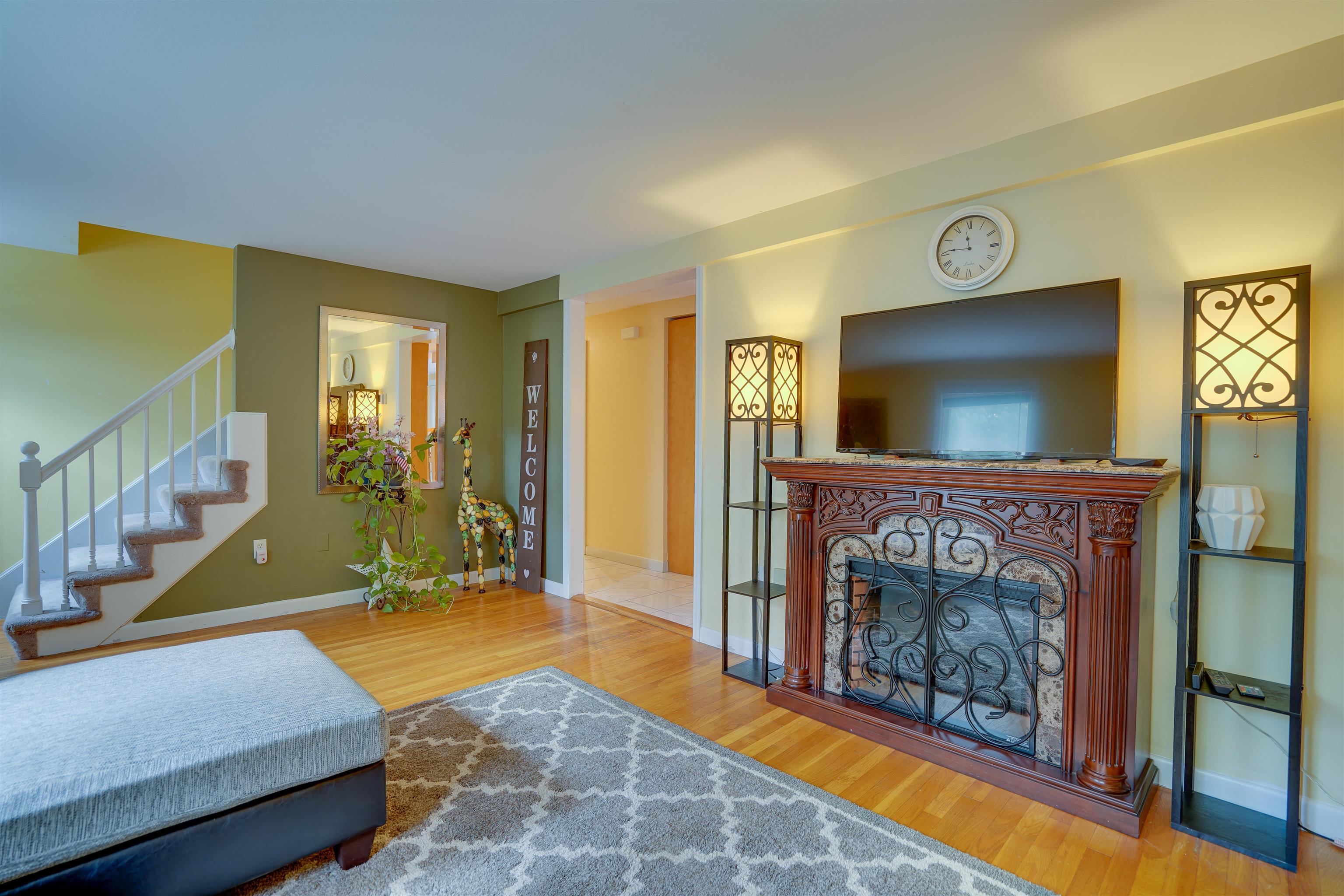 213 Harris Road Nashua, NH 03062 - Photo 3 of 40