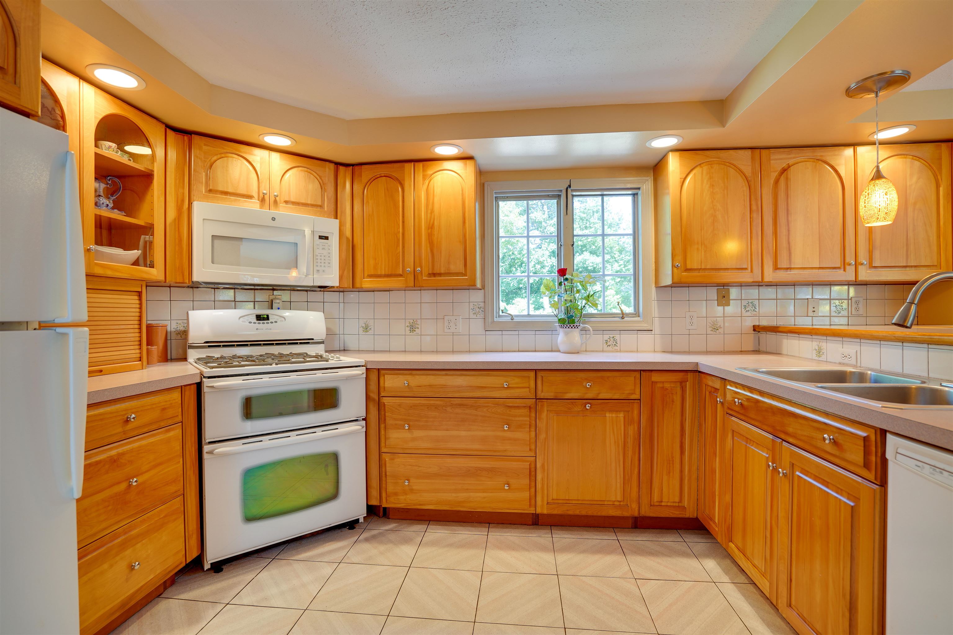 213 Harris Road Nashua, NH 03062 - Photo 5 of 40