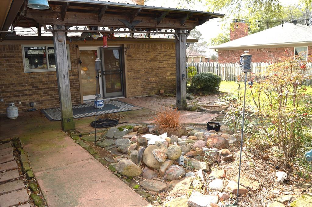 1012 Meridith Drive Terrell, TX 75160 - Photo 5 of 26 Covered patio area