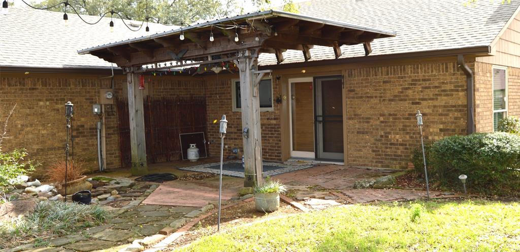 1012 Meridith Drive Terrell, TX 75160 - Photo 6 of 26 Covered patio area