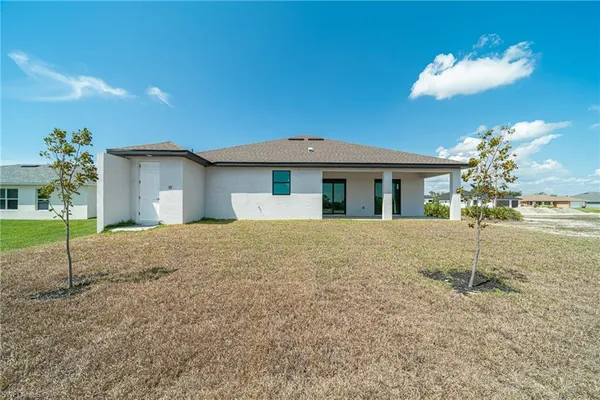 a view of a house with a backyard