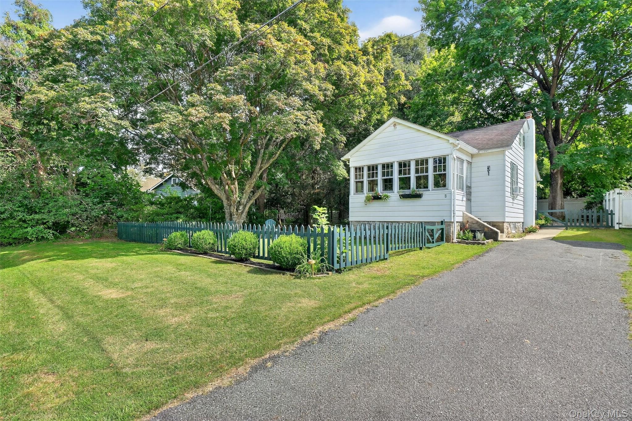 3 Aspen Road Mahopac, NY 10541 - Photo 1 of 1 Absolutely Adorable Home in Lake Lincolndale