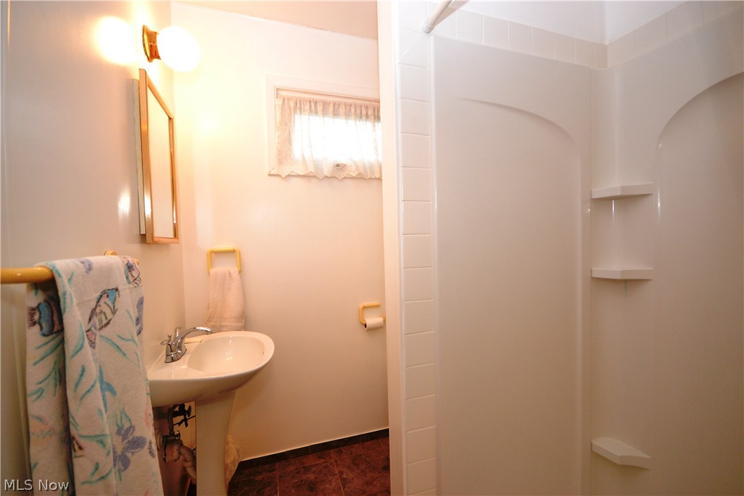 5289 Smith Road Brook Park, OH 44142 - Photo 14 of 27