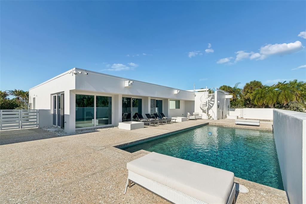 7647 Sanderling Road Sarasota, FL 34242 - Photo 12 of 70