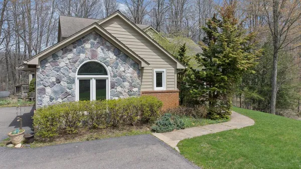 $615,000 | 5990 Lynne Hollow Drive, Commerce Township, MI 48382