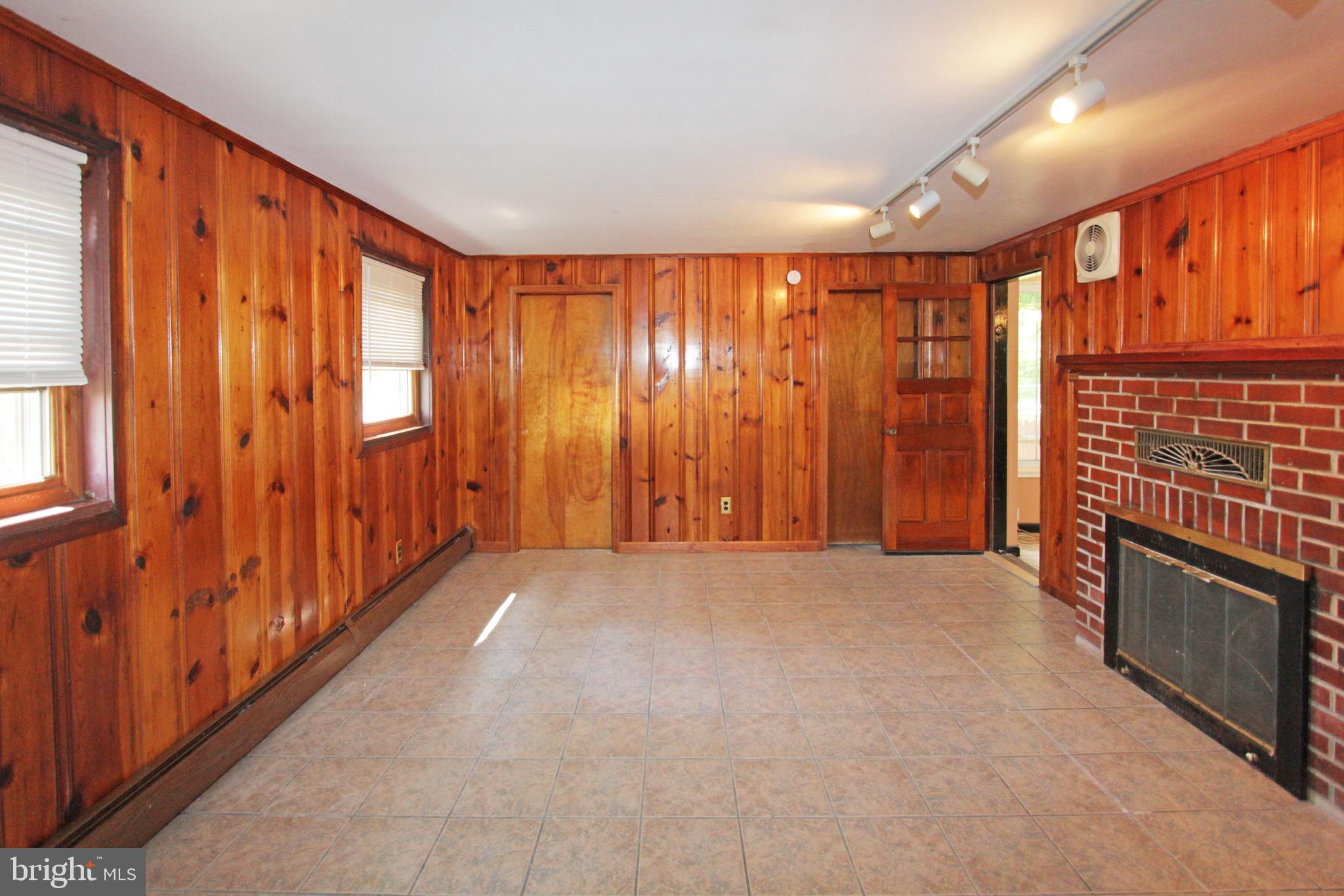 513 Cherry Tree Road Aston, PA 19014 - Photo 7 of 17