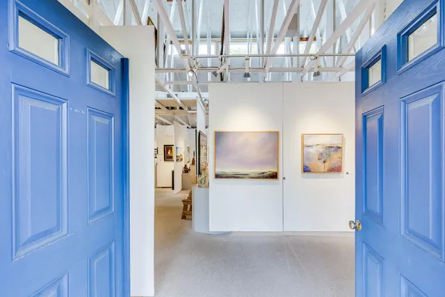 a view of an entryway with a livingroom