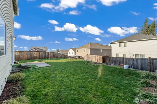 a view of a house with backyard and garden
