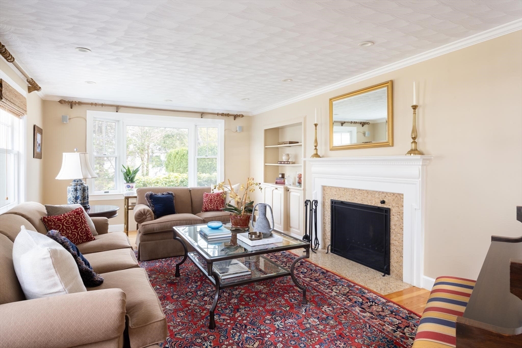 99 Hagen Road Newton, MA 02459 - Photo 3 of 17