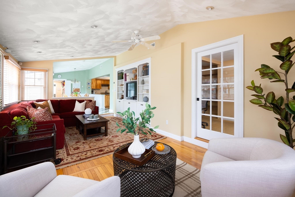 99 Hagen Road Newton, MA 02459 - Photo 5 of 17