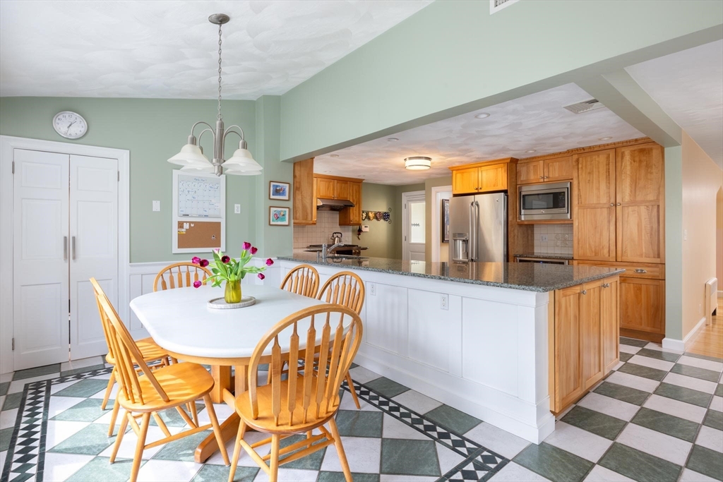 99 Hagen Road Newton, MA 02459 - Photo 6 of 17