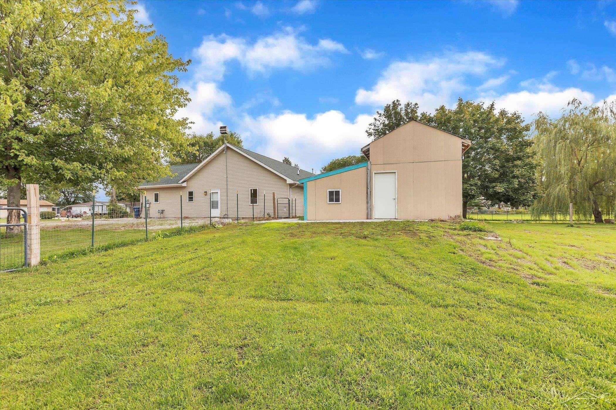 1851 West Midland Road Auburn, MI 48611 - Photo 39 of 49 50090198-38.JPG