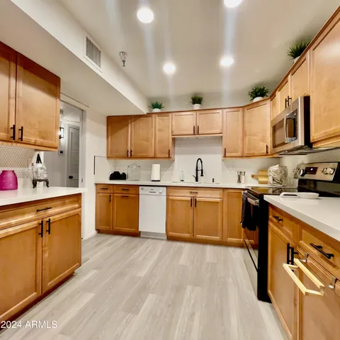 $2,500 | 425 South Parkcrest, Unit 327, Mesa, AZ 85206