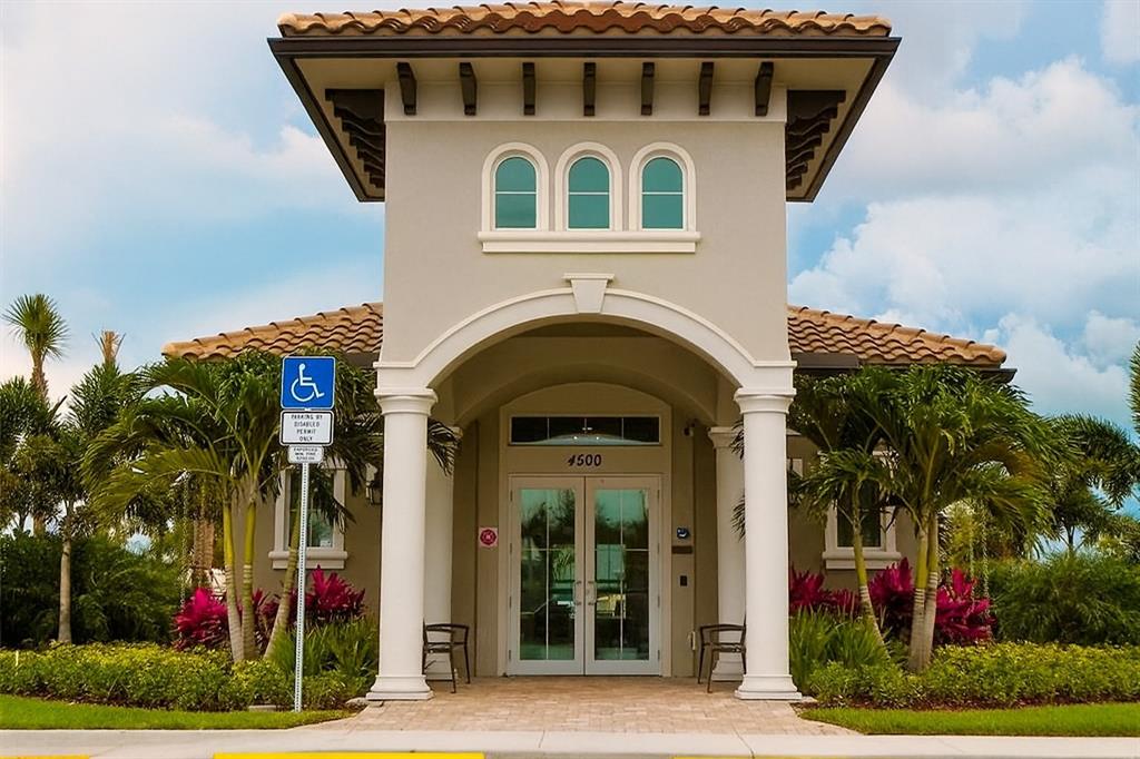 950 Hillcrest Drive, Unit 202 Hollywood, FL 33021 - Photo 13 of 19 a front view of a house
