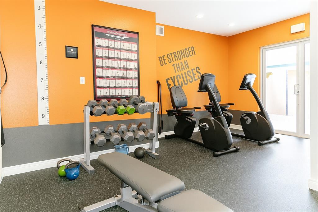 950 Hillcrest Drive, Unit 202 Hollywood, FL 33021 - Photo 17 of 19 a room with gym equipment