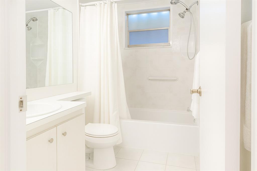950 Hillcrest Drive, Unit 202 Hollywood, FL 33021 - Photo 8 of 19 a bathroom with a shower a toilet and a sink