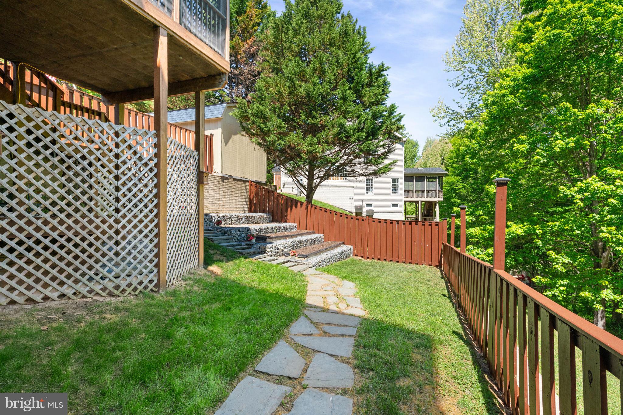 8000 Pohick Road Springfield, VA 22153 - Photo 71 of 85 Side Yard