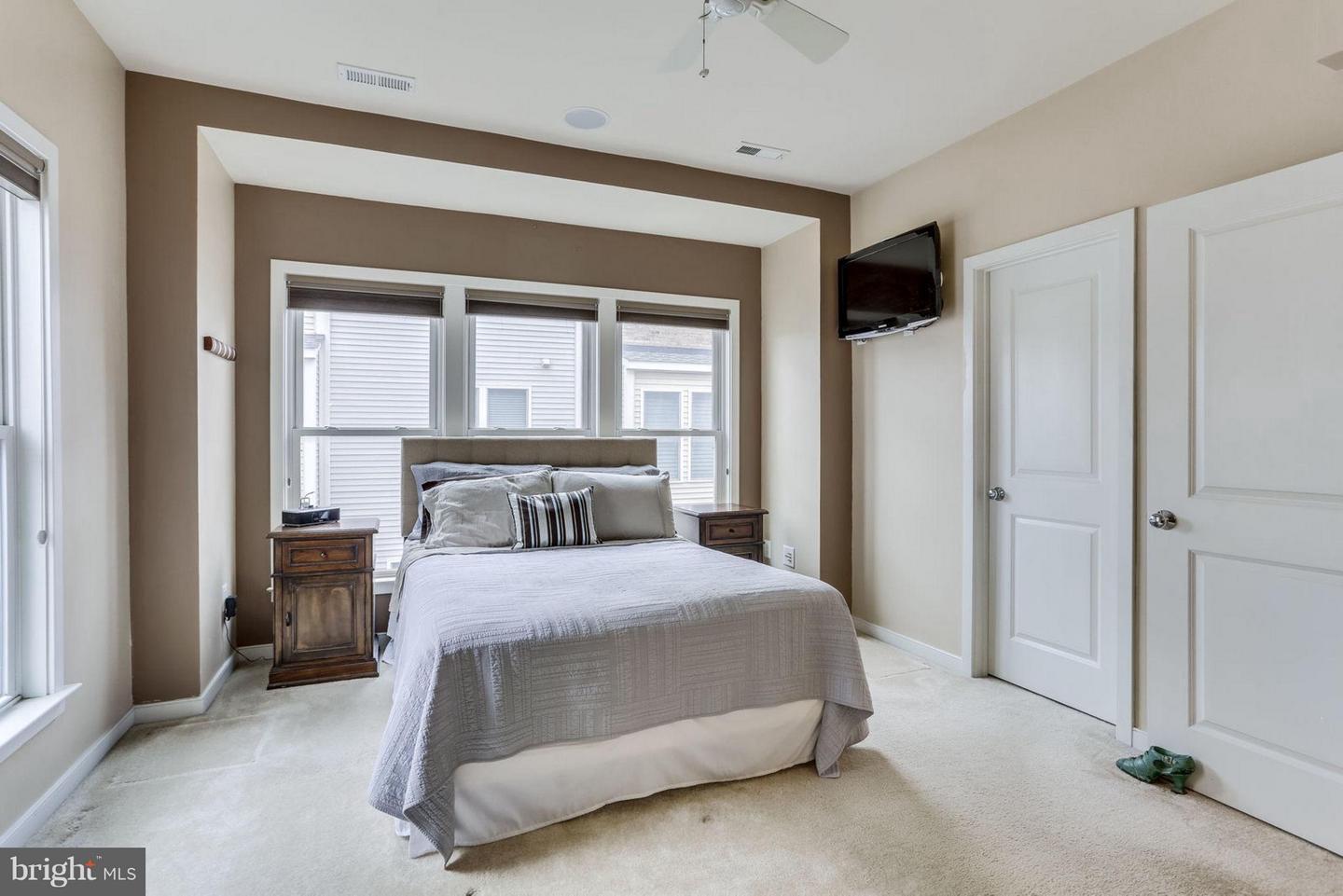 419 K Street Southeast Washington, DC 20003 - Photo 12 of 27 PRIMARY BEDROOM WITH TONS OF NATURAL LIGHT