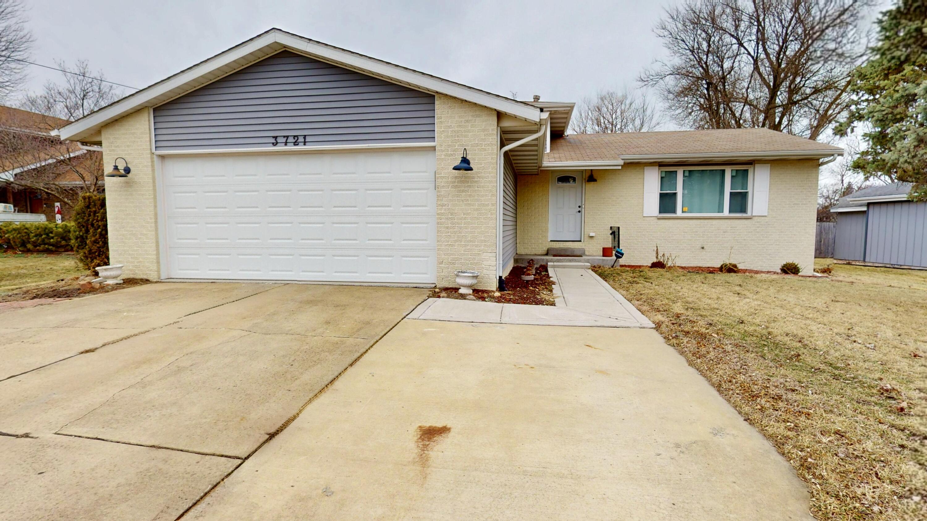3721 Wirth Road Highland, IN 46322 - Photo 3 of 40 a view of a backyard of the house