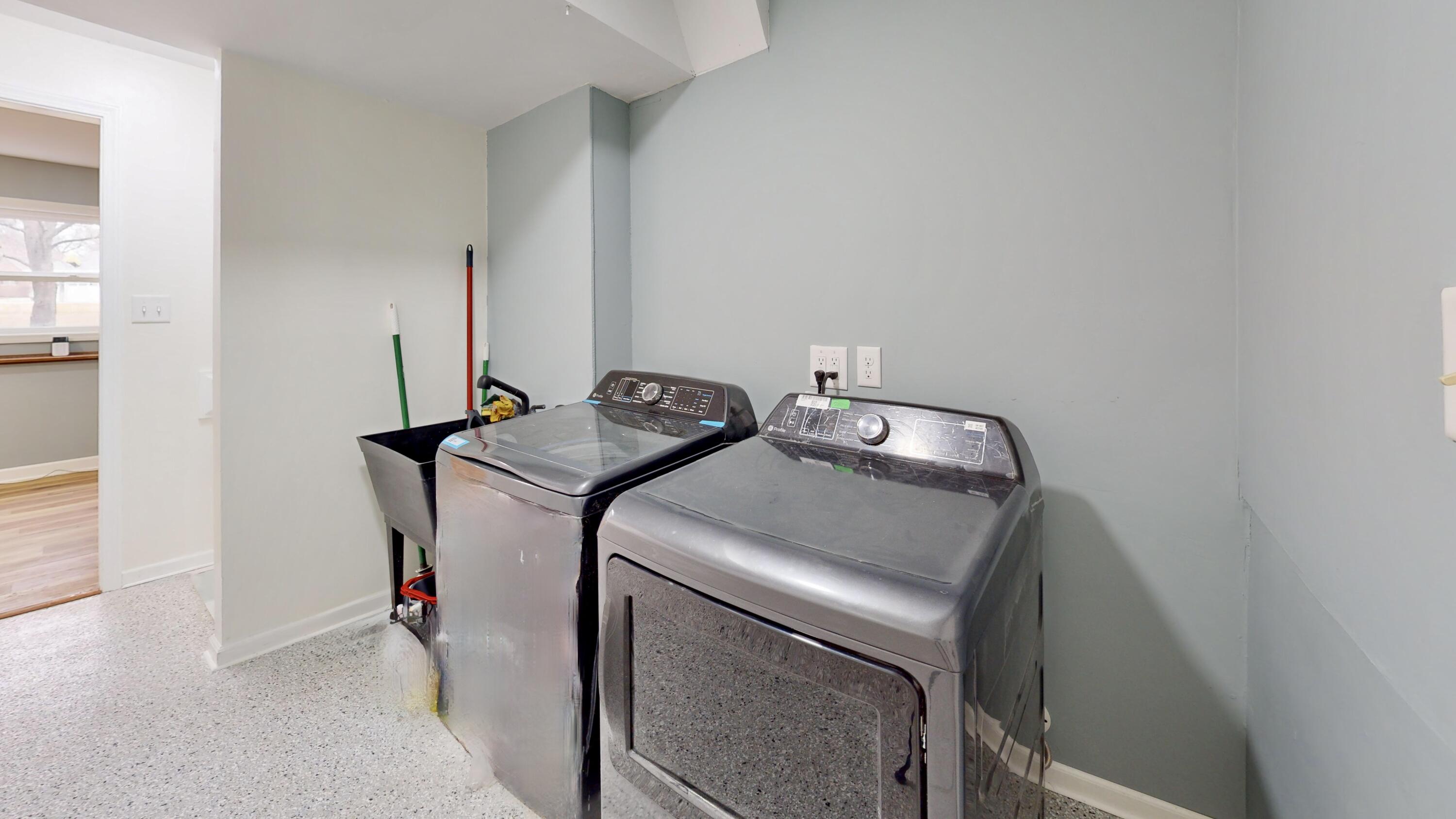 3721 Wirth Road Highland, IN 46322 - Photo 32 of 40 a utility room with dryer and washer