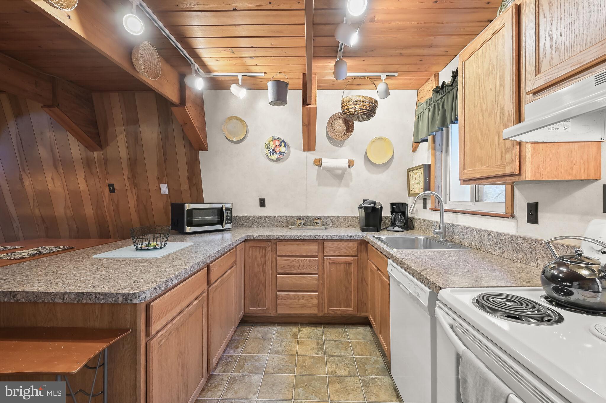2702 Mayhew Inn Road Oakland, MD 21550 - Photo 22 of 87 Eat-In Kitchen