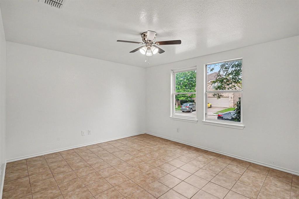 7656 Sienna Ridge Lane Fort Worth, TX 76131 - Photo 3 of 17