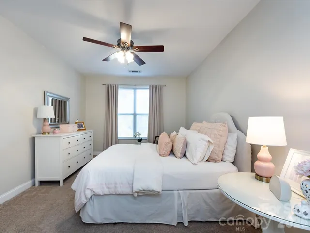 $320,000 | 1000 East Woodlawn Road, Unit 113, Charlotte, NC 28209