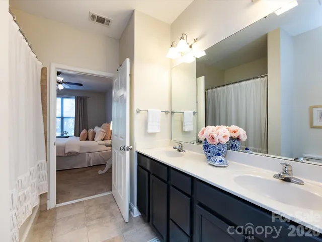 $320,000 | 1000 East Woodlawn Road, Unit 113, Charlotte, NC 28209