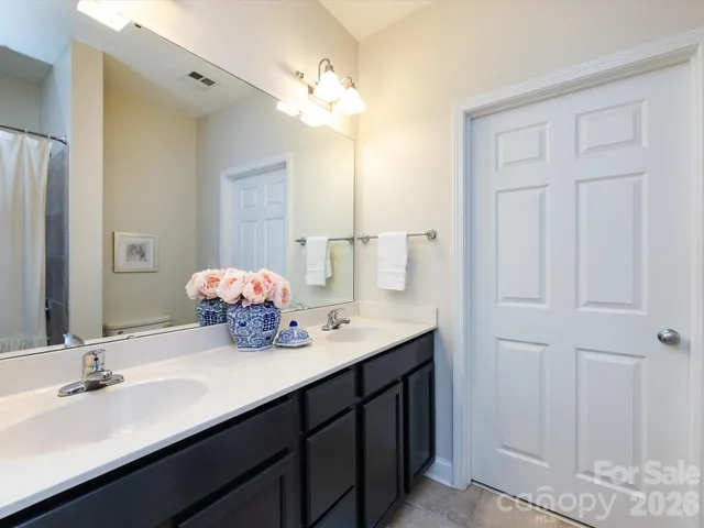 $320,000 | 1000 East Woodlawn Road, Unit 113, Charlotte, NC 28209