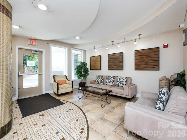 $320,000 | 1000 East Woodlawn Road, Unit 113, Charlotte, NC 28209