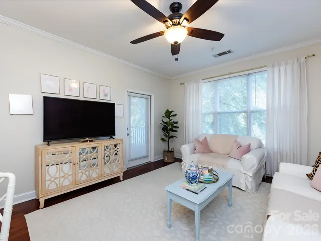 $320,000 | 1000 East Woodlawn Road, Unit 113, Charlotte, NC 28209