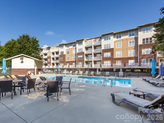 $320,000 | 1000 East Woodlawn Road, Unit 113, Charlotte, NC 28209