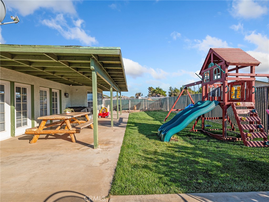 6370 Fremontia Road Hesperia, CA 92344 - Photo 44 of 62 a view of a house with swimming pool and sitting area