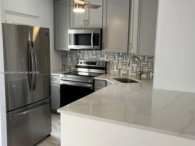 $1,925 | 2555 Northeast 11th Street, Unit 605, Fort Lauderdale, FL 33304