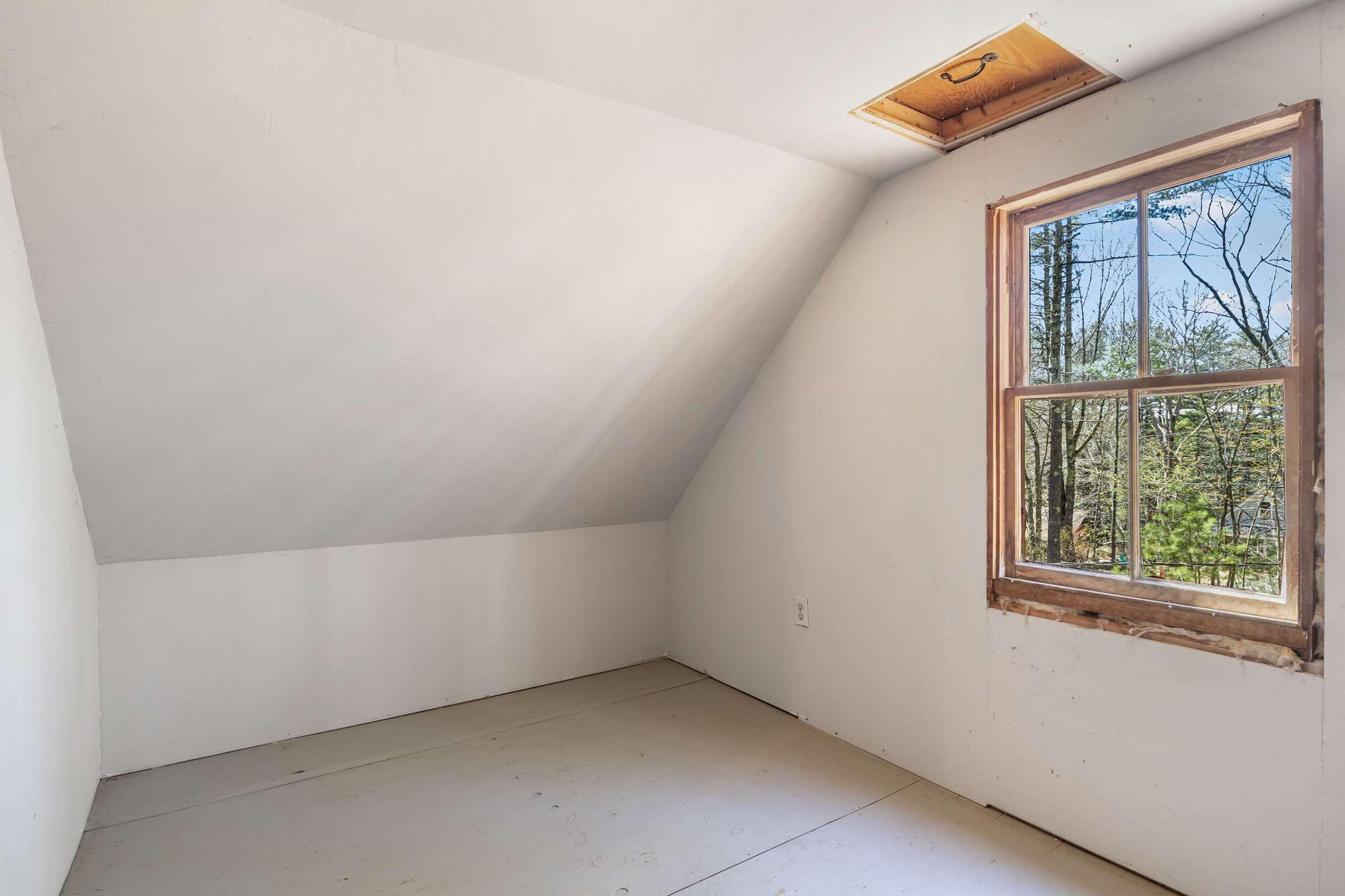 101 Hooper Shores Road York, ME 03909 - Photo 13 of 18 2nd Floor Room