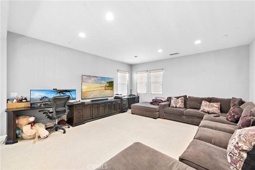 108 Fairgrove Irvine, CA 92618 - Photo 31 of 40 a living room with furniture