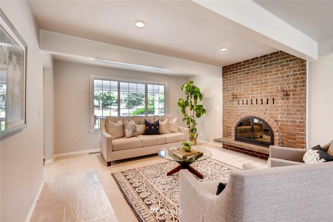 15717 203rd Avenue Southeast Renton, WA 98059 - Photo 2 of 12