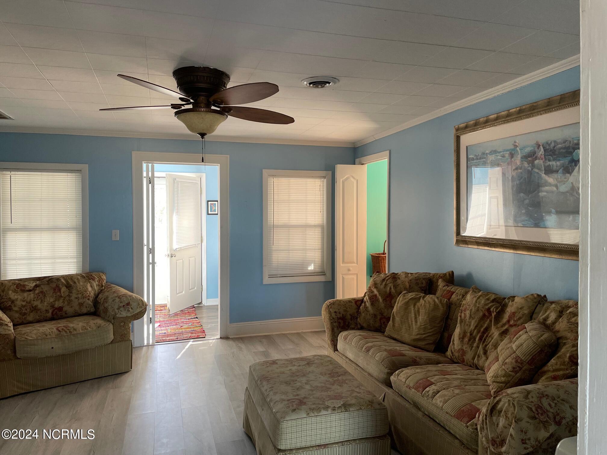 2524 Cedar Island Road Cedar Island, NC 28520 - Photo 26 of 47 Living Rm