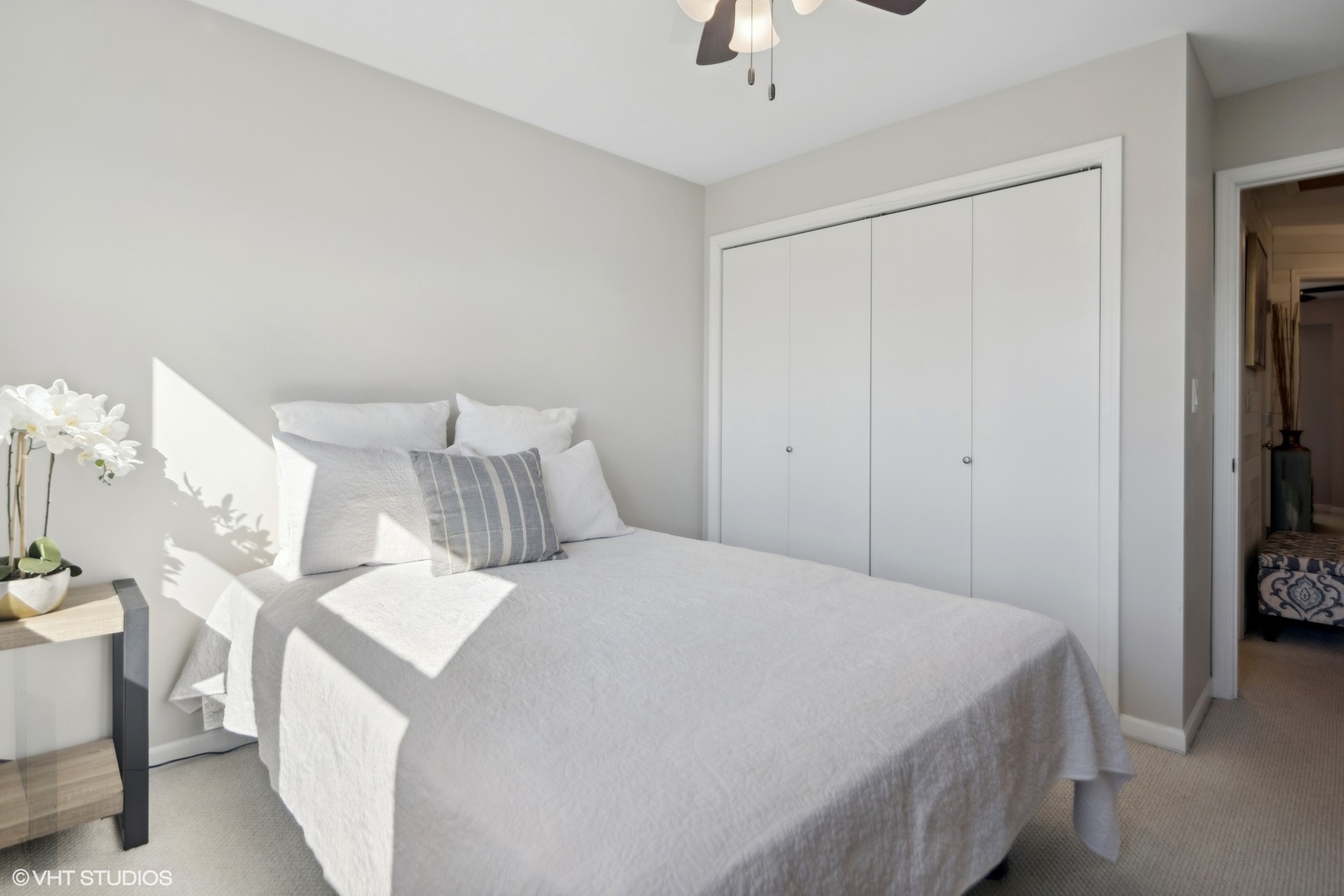 449 Wenbriar Square Addison, IL 60101 - Photo 23 of 35 a bedroom with a bed and a tv