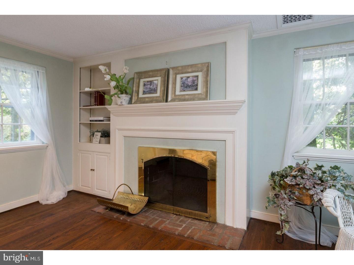 1908 Paper Mill Road Huntingdon Valley, PA 19006 - Photo 3 of 20 Living Room