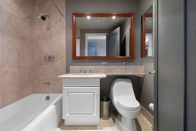 a very nice looking dining room with chairs