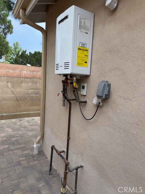 18419 Tuba Street Northridge, CA 91325 - Photo 15 of 15 a room with gym equipment