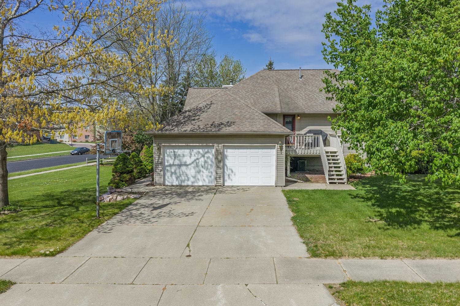 1827 Huntington Park Drive Reedsburg, WI 53959 - Photo 4 of 38