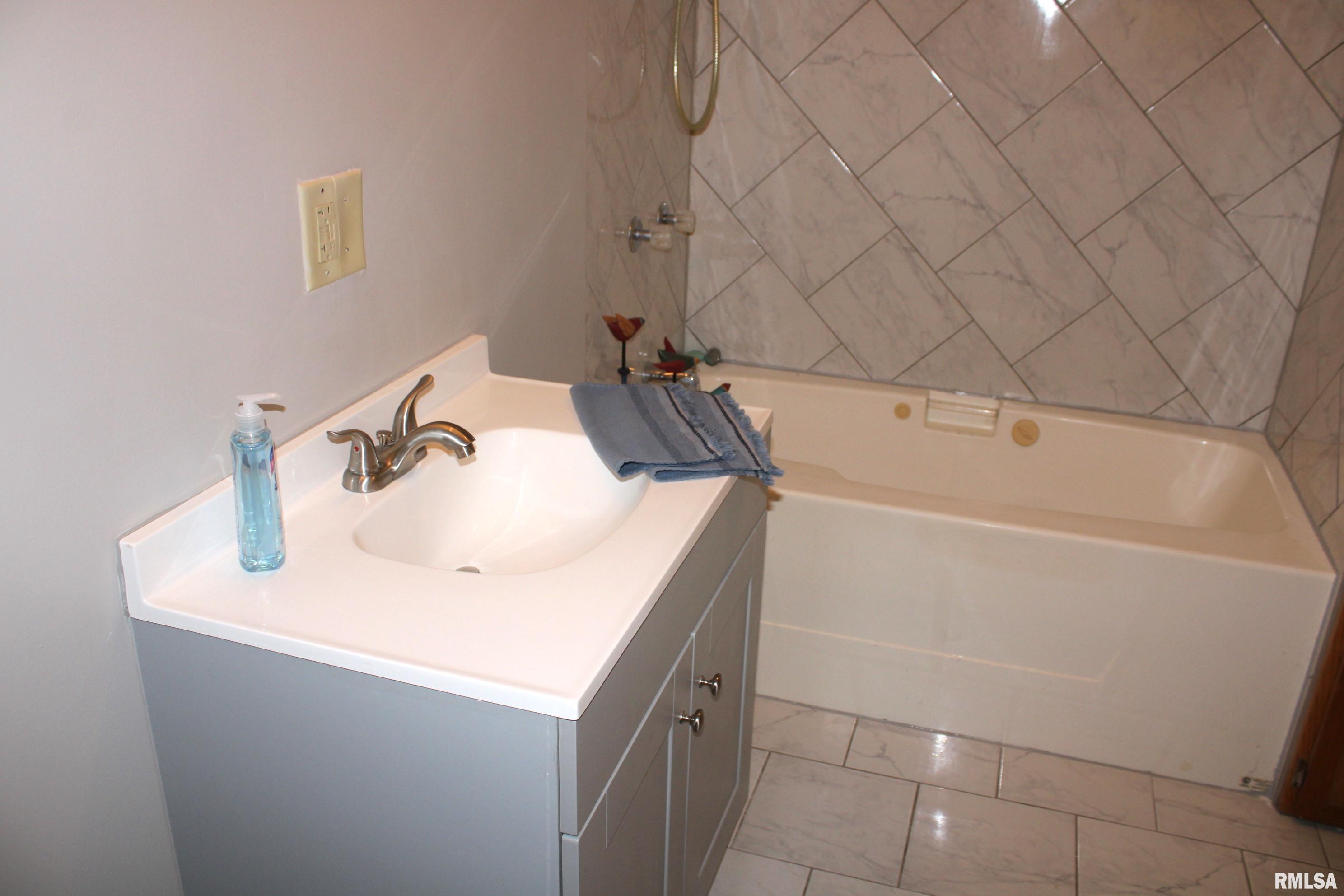 208 6th Street Colona, IL 61241 - Photo 14 of 18